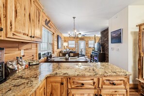 Interior - Timber Tides-Lake Front/HotTub/6 Min to GOTL Strip (Ashtabula)