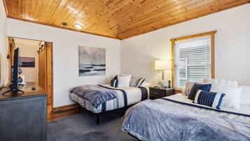 3 bedrooms, iron/ironing board, Internet, bed sheets