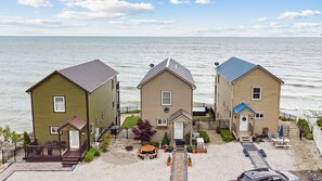 Exterior - Timber Tides-Lake Front/HotTub/6 Min to GOTL Strip (Ashtabula)