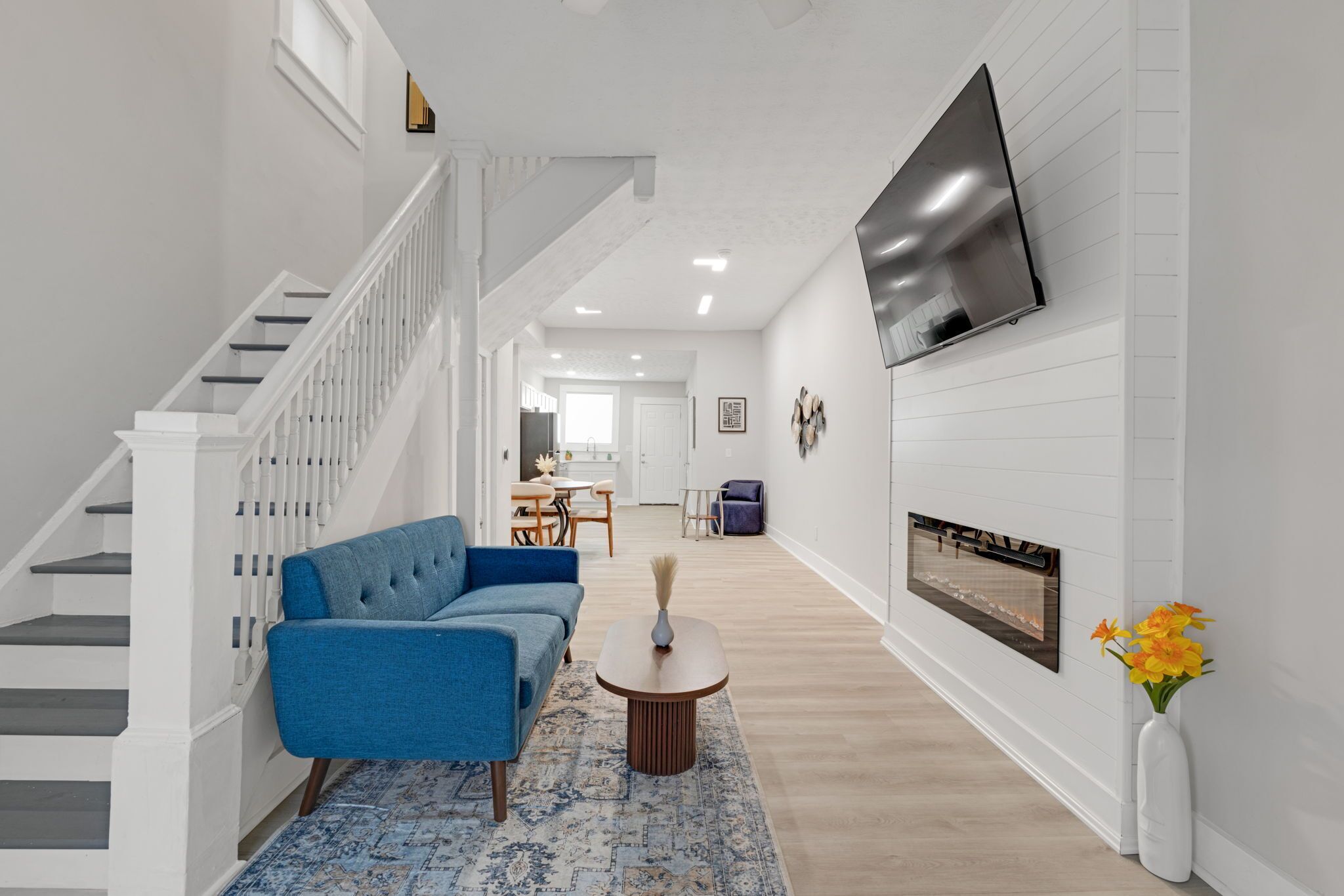 Smart TV, fireplace