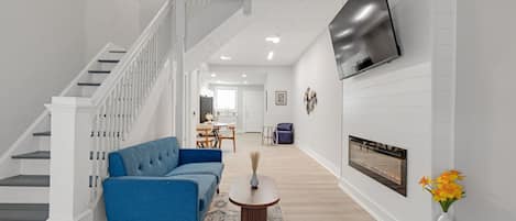 Smart TV, fireplace