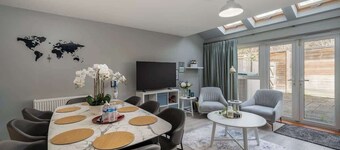 Stunning 4BR Home | Woodford Green | Parking