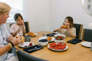 Dining - New Luxury Retreat+Game Room+BBQ+Gym+2 King Suites (Monterey Park)
