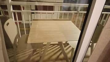 Monolocale Junior, balcone, vista città | Ristoranti