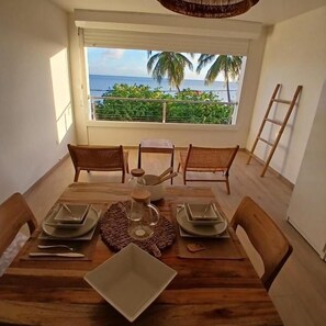 Suite, vistas al mar | Restauración
