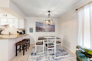 Dining - Sunchase #203 with Pool (Gulf Shores)