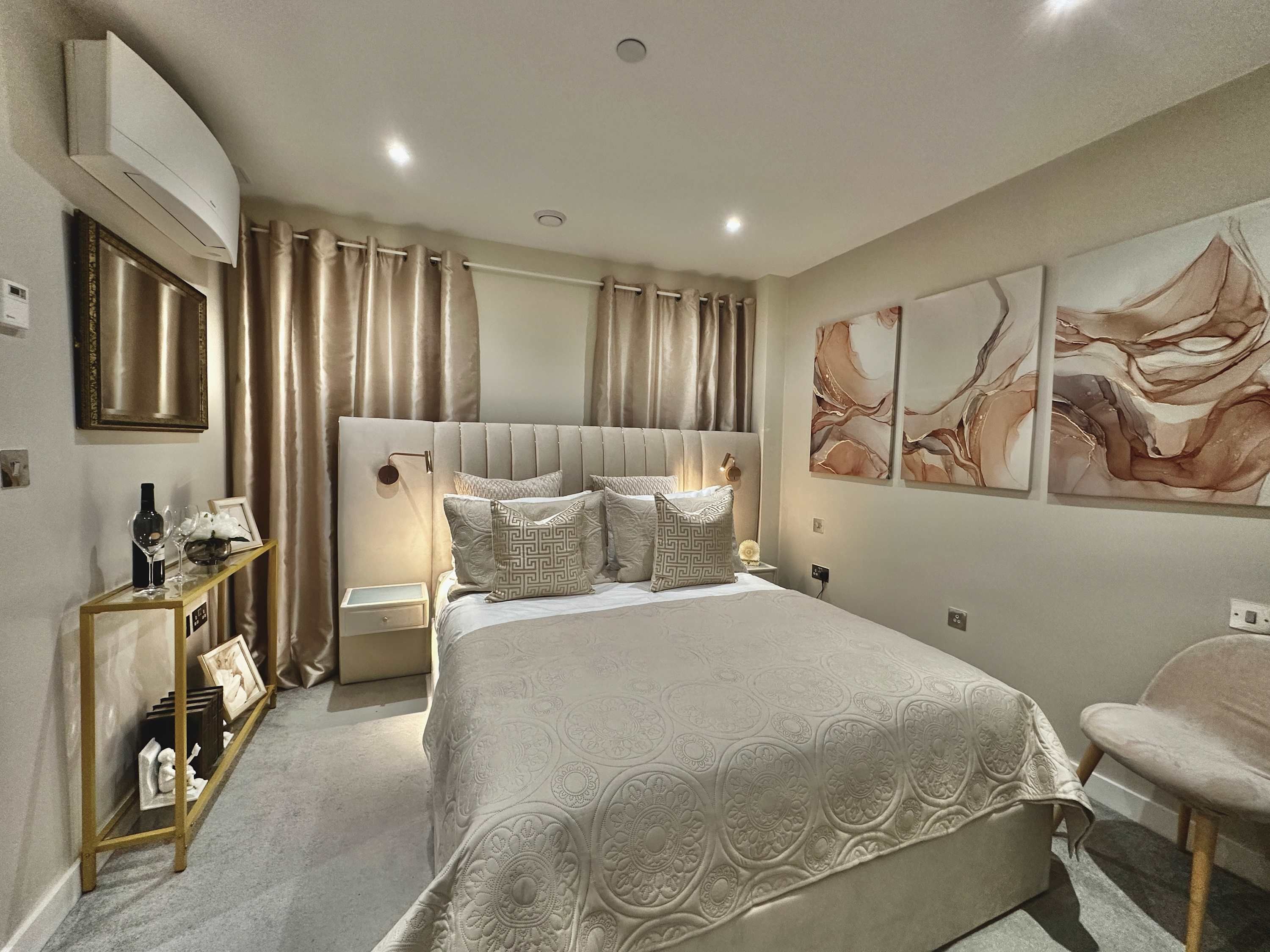 Desk, iron/ironing board, free WiFi, bed sheets