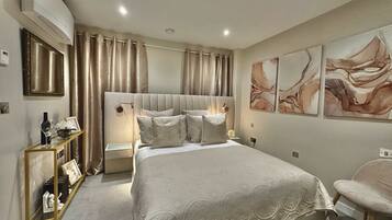 Desk, iron/ironing board, free WiFi, bed sheets