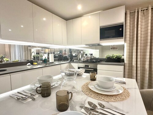 Contemporary Bromley Penthouse with Balcony
