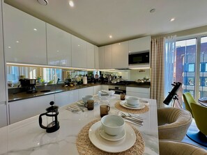 Fridge, microwave, stovetop, dishwasher