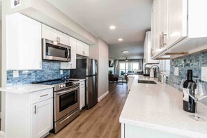 Fridge, microwave, oven, stovetop - Waterfront Modern and Spacious Condo 2 Bed/2bath (Clearwater)
