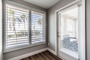 Interior - Waterfront Modern and Spacious Condo 2 Bed/2bath (Clearwater)
