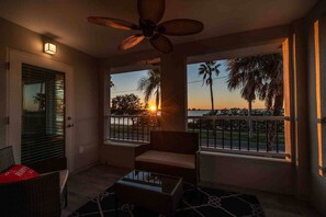 Terrace/patio - Waterfront Modern and Spacious Condo 2 Bed/2bath (Clearwater)