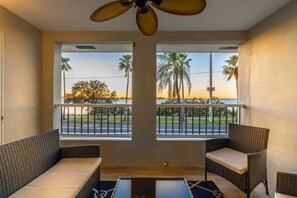 Property grounds - Waterfront Updated Coastal Condo 2 Bed/2 bath (Clearwater)