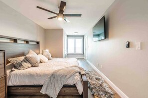 2 bedrooms, in-room safe, WiFi, bed sheets - Waterfront Updated Coastal Condo 2 Bed/2 bath (Clearwater)