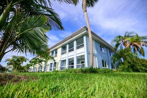 Exterior - Waterfront Updated Coastal Condo 2 Bed/2 bath (Clearwater)