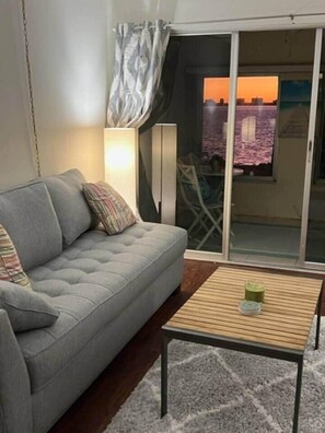 TV - Waterfront Condo in Dunedin/Clearwater (Clearwater)