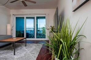 TV - Waterfront Condo in Dunedin/Clearwater (Clearwater)