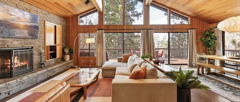 บ้านพักเบสิก, ระเบียง, วิวภูเขา | บริเวณนั่งเล่น