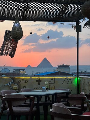 Deluxe Double or Twin Room, Balcony, Mountain View | Outdoor dining - Farasha pyramids Hotel (Giza)