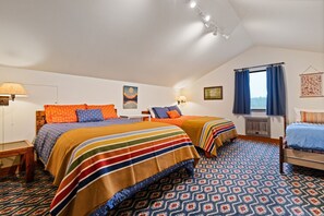 4 bedrooms, iron/ironing board, WiFi, bed sheets