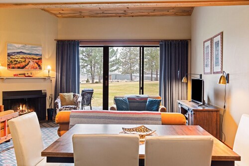 Family Retreat Near Lodge | AC, Sleeps 10, Great for Groups