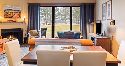 Family Retreat Near Lodge | AC, Sleeps 10, Great for Groups