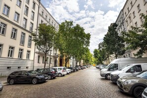Property grounds - Stylish first floor apartment in a trendy neighborhood (Berlin)