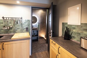 Fridge, oven, stovetop, coffee/tea maker - Stylish first floor apartment in a trendy neighborhood (Berlin)