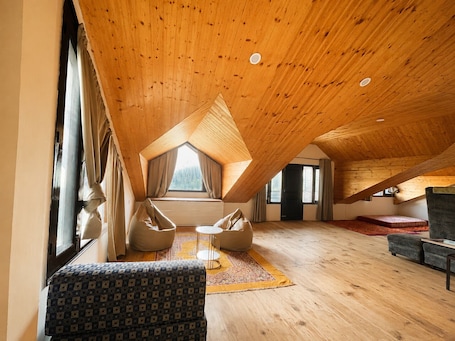 Interior. Noon Villa | Private, Peaceful & Family Friendly