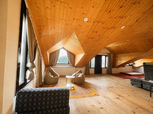 Noon Villa | Private, Peaceful & Family Friendly