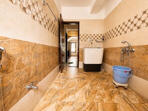 Dusche, Handtücher, Seife, Toilettenpapier