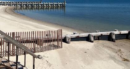 3-bedroom house in peaceful Jamesport- near water, Riverhead, and Shinnecock.