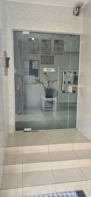 Interior - 450m from the beach. Functional apartment, 500MB Wi-Fi, garage, sleeps up to 5 people. (Balneário Camboriú)