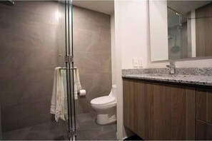 Dusche, Handtücher, Seife, Toilettenpapier