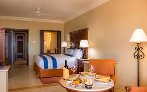 2 bedrooms, WiFi, bed sheets - Have a great Thanksgiving in a Presidential 2BR suite in fabulous Cabo San Lucas (Cabo San Lucas)