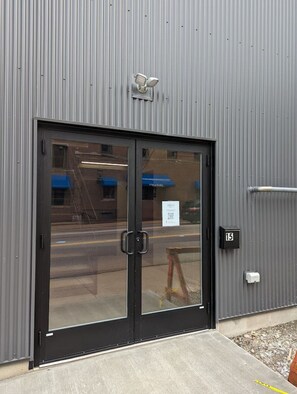 Exterior detail - American Hall Clay St. Suite (Millersburg)