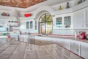 Fridge, microwave, dishwasher, toaster - Beach Front Home in Las Conchas! Casa Frida (Puerto Peñasco)