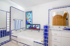 Shower, hair dryer, shampoo - Beach Front Home in Las Conchas! Casa Frida (Puerto Peñasco)
