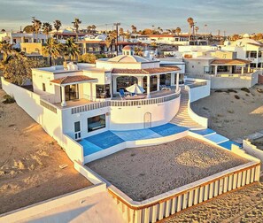 A coastal property with a swimming pool, a curved driveway, and a view of the surrounding neighborhood. - Beach Front Home in Las Conchas! Casa Frida (Puerto Peñasco)