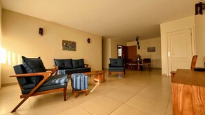 Living area -  Quartos Premium na 206 Sul  Banheiro Privativo (Brasília)