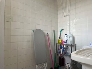 Interior -  Quartos Premium na 206 Sul  Banheiro Privativo (Brasília)