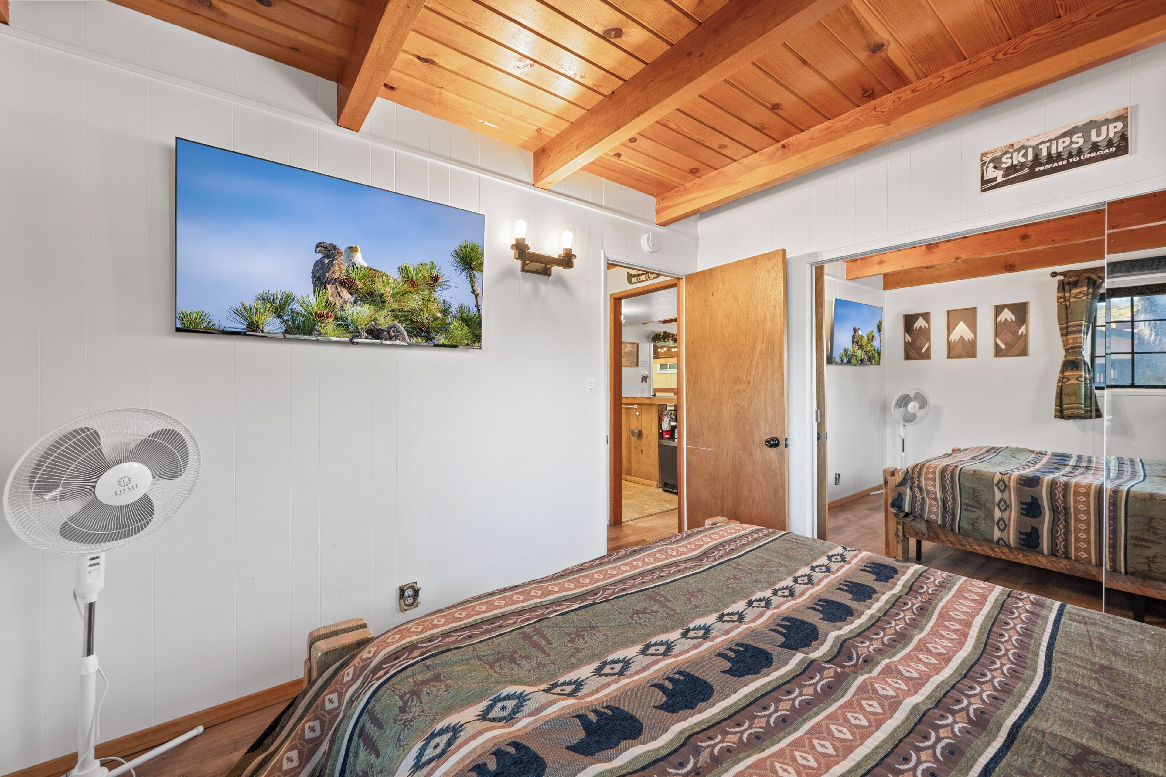 基本獨棟房屋, 庭院, 山景