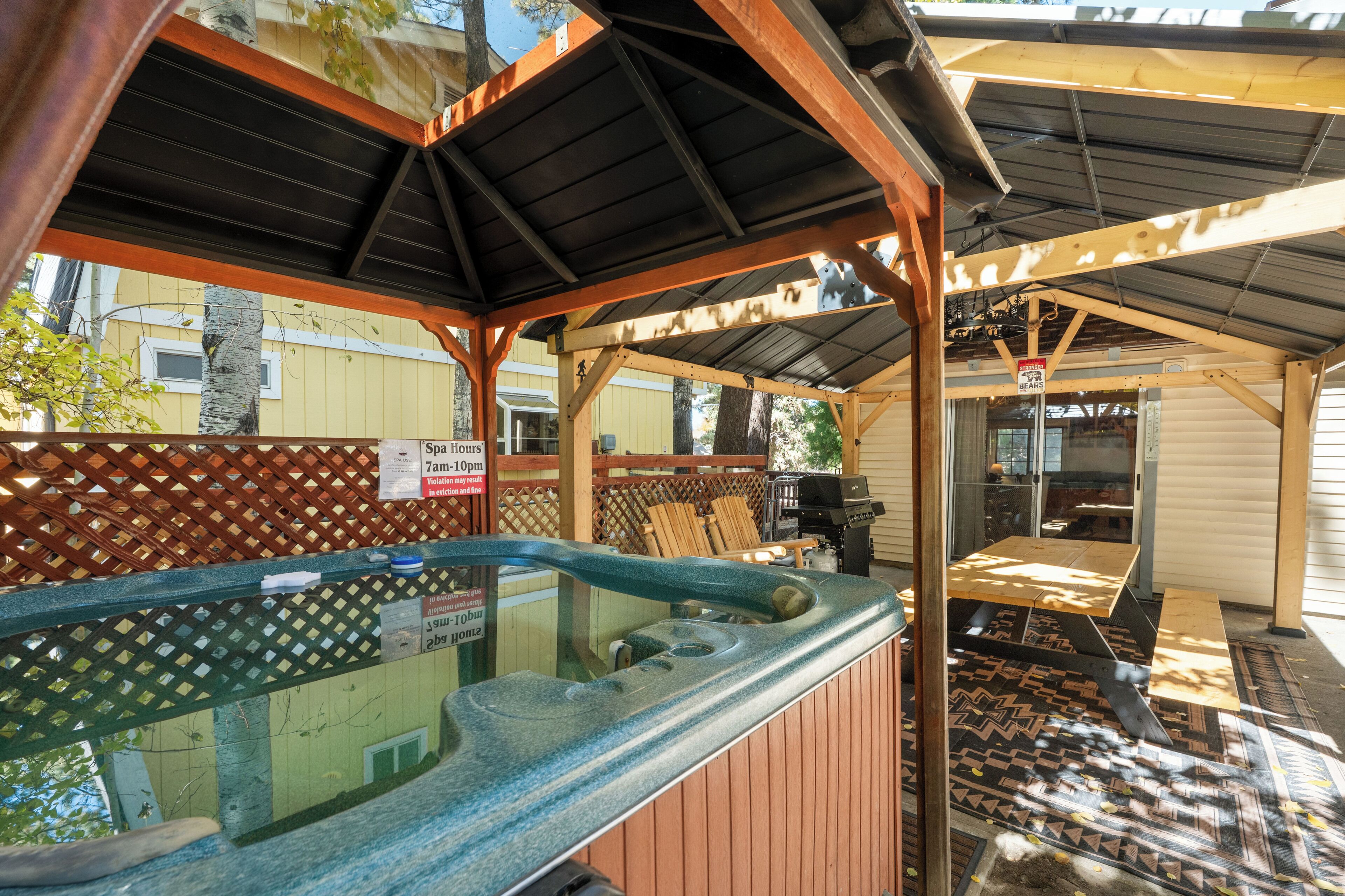 Basic House, Patio, Mountain View | Outdoor dining