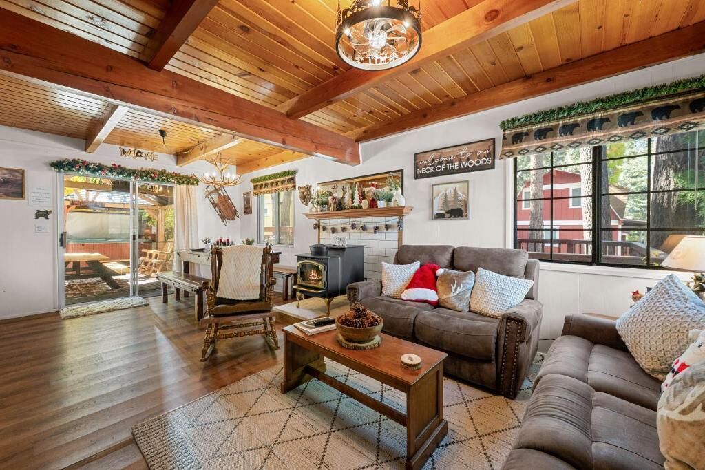 Basic House, Patio, Mountain View | Living area