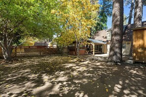 베이직 하우스, 파티오, 산 전망 | 숙박 시설 구내