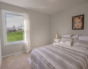 5 bedrooms, iron/ironing board, Internet, bed sheets - Montana Retreat (Billings)