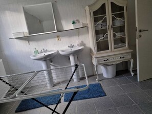 Classic House, Garden View | Bathroom - Villa Jules (Holsbeek)