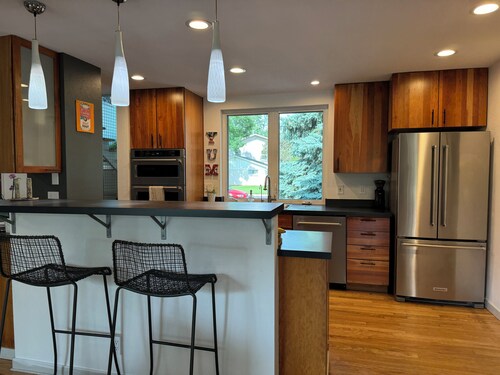 Spacious Modern Boulder Home-Close to CU, Downtown, Bike Path, Trails, Sundance
