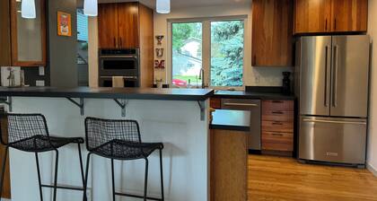 Spacious Modern Boulder Home-Close to CU, Downtown, Bike Path, Trails, Sundance